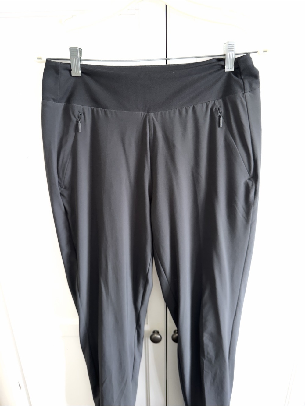 ATHLETA Women's Soho Jogger Pant LINED Size 8 Dark Gray Zipper Pockets 907899 - Picture 5 of 14